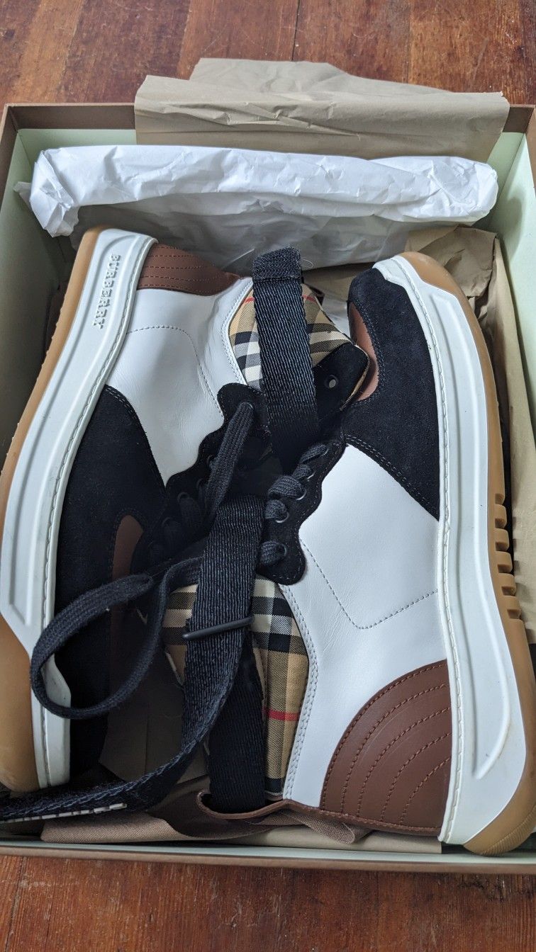 Burberry High Top sneakers