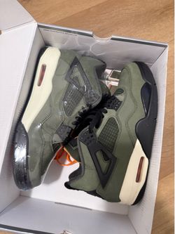 Jordan 4 undefeated size 8.5