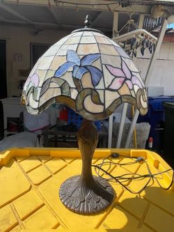 Tiffany-Style Stained Glass Table Lamp