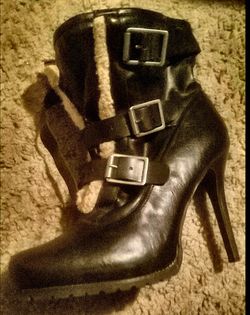 Women new Boots w\BuckLes 8 1\2