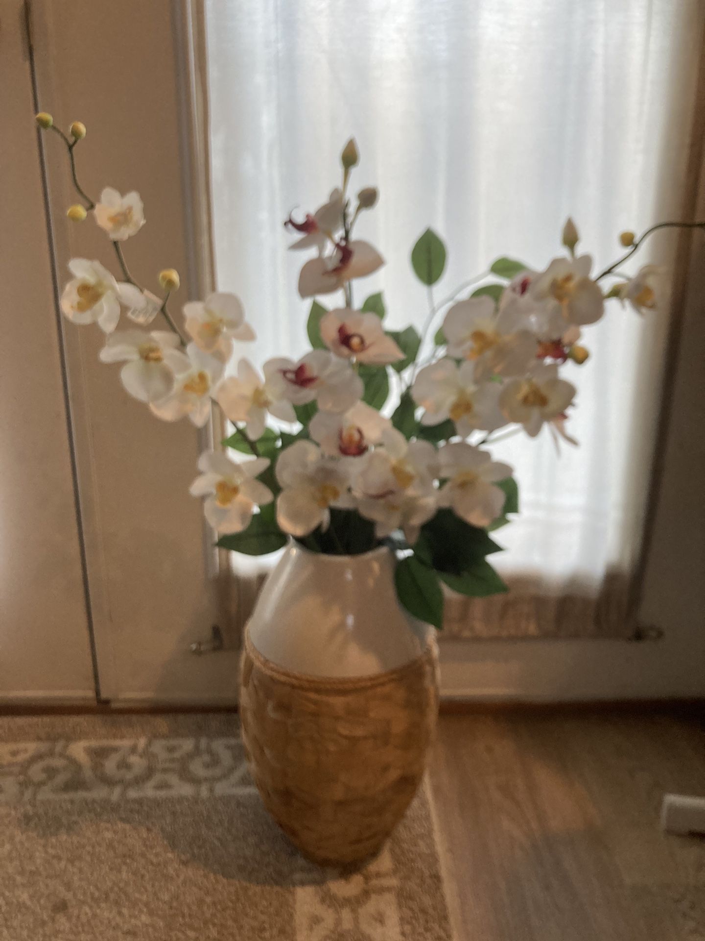 Beautiful Flower decor And Vase 