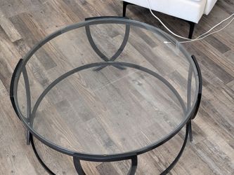 Round coffee table