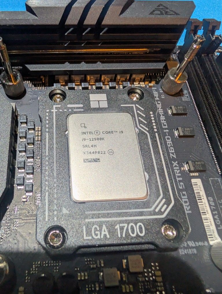 Intel Core i9-12900K I9 12900kProcessor Cpu (5.2 GHz, 16 Cores, FCLGA1700)
