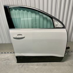 17-2023 GMC Acadia Front Passenger Door 