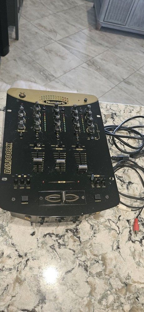 Numark- DM3002X Mixer