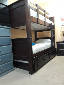Triple Twin bunk Bed with mattresses