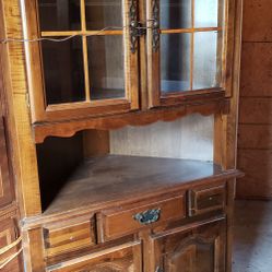 Corner Hutch