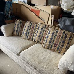 White Couch 2 Seater 40$