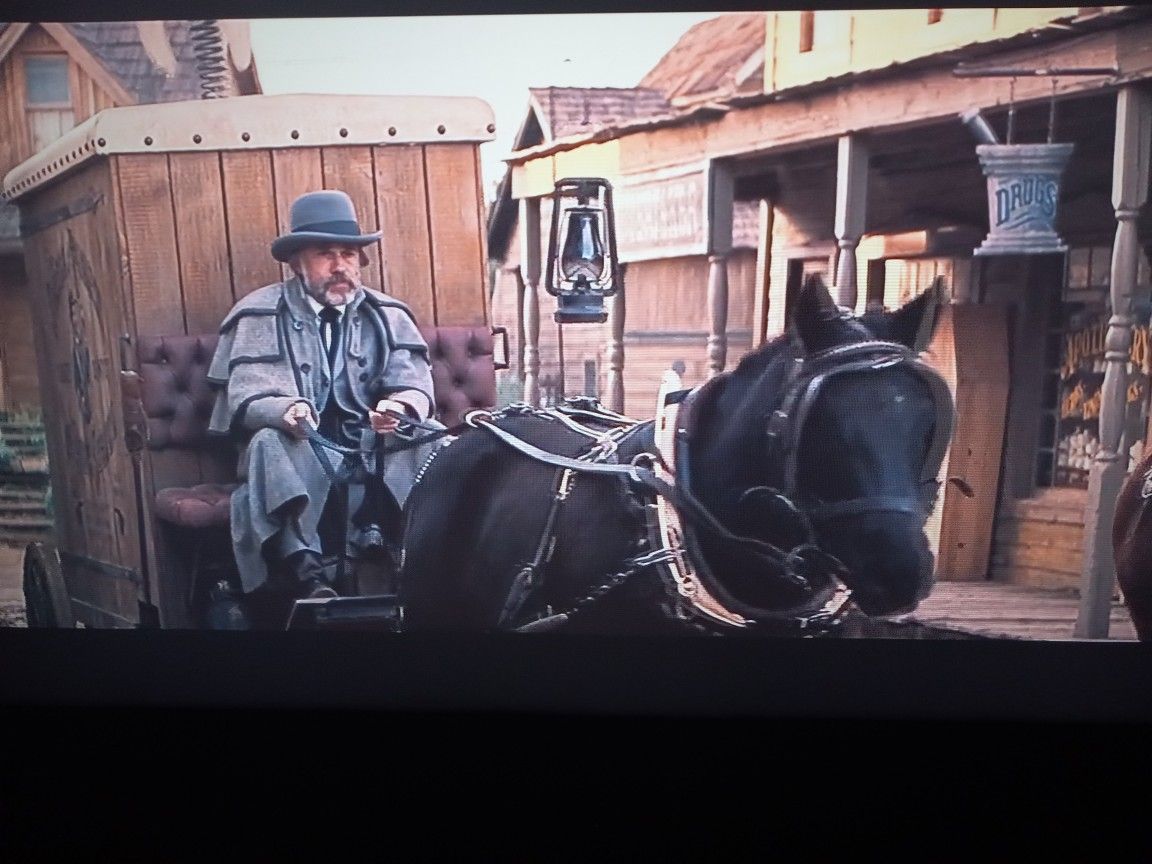 40" LCD With New Roku