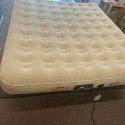 King Size Camping Air Mattress Auto Blow Up And Auto Shut Off 