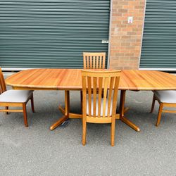 Beautiful Mid Century Danish Benny Linden Extension Oval Dining Table Set W/ Leaves