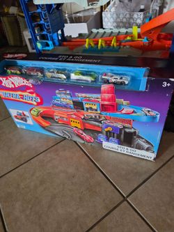 Hot Wheels Ultra Hots Sto & Go Trackset
