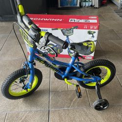 Bike with training wheels