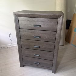 5 Drawer Chest of Drawers