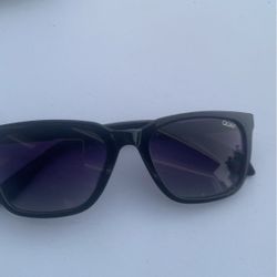QUAY SUNGLASES USED GOOD CONDITION