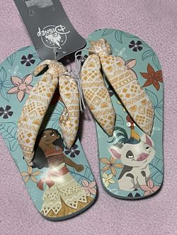 Size 7/8  - New Moana Sandals 