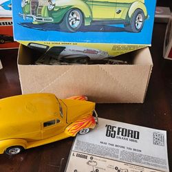 (1970's) MT T149 '40 Ford Sedan Delivery 1940 "STREET RODS" 1/25 Model Car Kit, w/ Box & manual. "As is", firm.