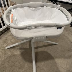 Halo Bassinest Swivel Sleep W/ Newborn Insert