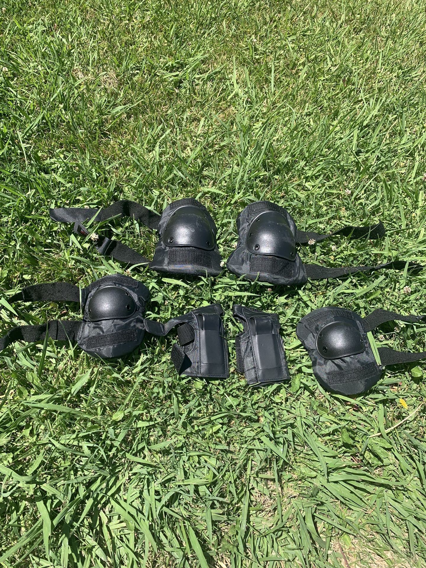 Triple Eight NYC “Eight Ball” Biking Gear Set
