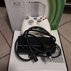 Xbox 360 S Console Bundle w/ games