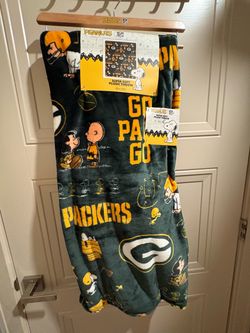 Peanuts NFL Green Bay Packers Plush Throw Blanket