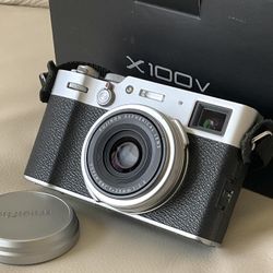 Fujifilm X100V (Silver/Chrome) camera