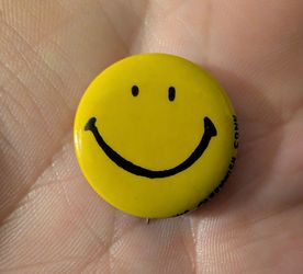 Vintage Carnival Inc. Greenwich Conn Yellow Smiley Face 1" Pinback Button