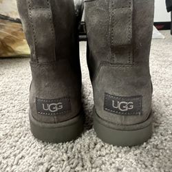 Women’s ankle boots UGGS SIZE 5.5