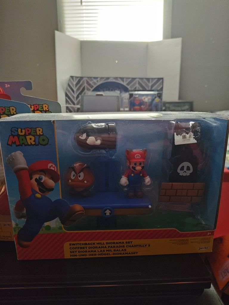 Super Mario Switchback Hill Diorama Set