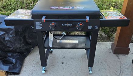 New (Scratch & Dent) Blackstone 30” Culinary Griddle w/ Hood