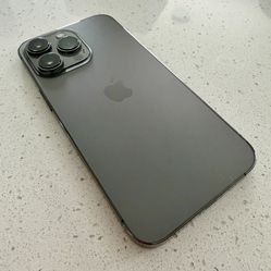 Unlocked - Apple iPhone 13 Pro - 256GB -NEW Screen