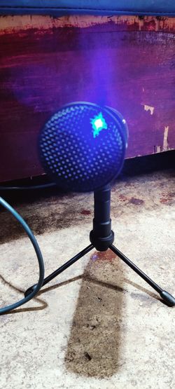 Aukey USB microphone nothing wrong with it really nice comes with the power cord ready to go $25
