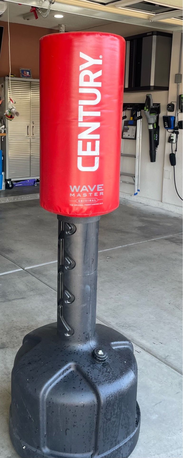 Wave master punching bag/kick