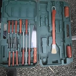 Partial barbecue set with knives