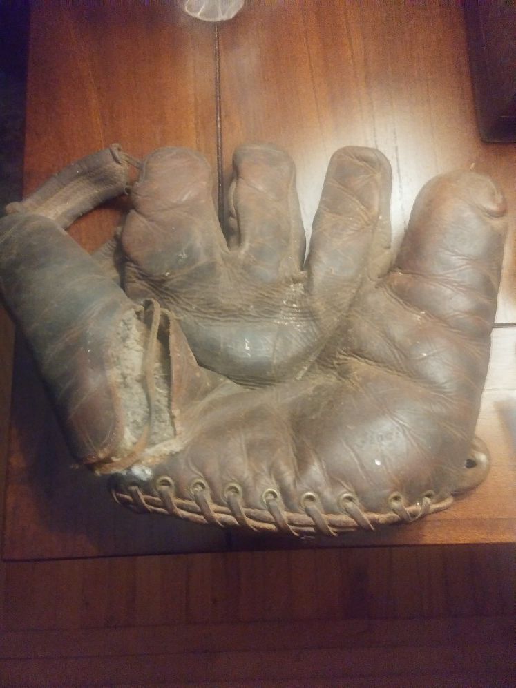 Stan Musial baseball glove 1940s