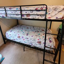 Metal Bunkbed With Ladder