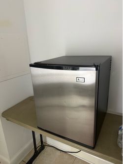 Avanti Mini Fridge