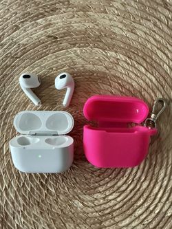 AirPods 3 with Wireless Charging Case