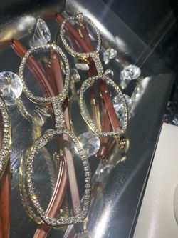 Millionaire Celebrity Glasses “Look Like Money” One (1) Unisex wooden frame with sparkling lab, diamond ice trim. Comes with a white protective case f