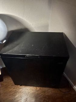 Deep freezer/ freezer ice chest