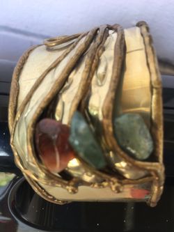 Bracelet metal cuff style with stones