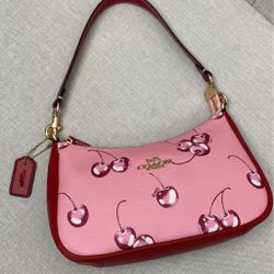 🍒🍒Coach Teri Shoulder Bag With Cherry Print