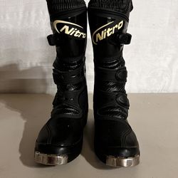 Youth Nitro Motocross Riding Boots Identical Pair Left Foot Size 6 Right Foot Size 7 Somehow Sizes Got Mixed Up