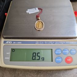 Stone Pendant Virgin  18k 8.3 Gr