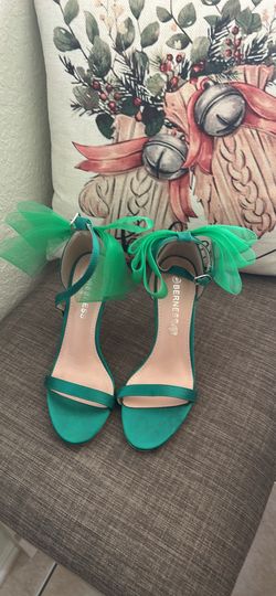 Super Cute heels size 6