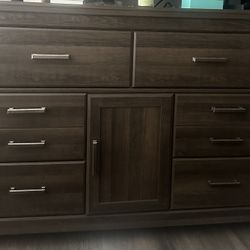 Dresser & 2 Night Stands