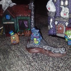 HARD TO FIND 2 SPOOKY VILLAGE WITH LIGHTS 