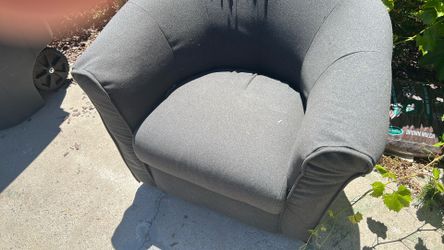 Free swivel chair