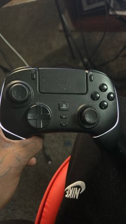 Razor Wolverine Pro PS5/PC Controller