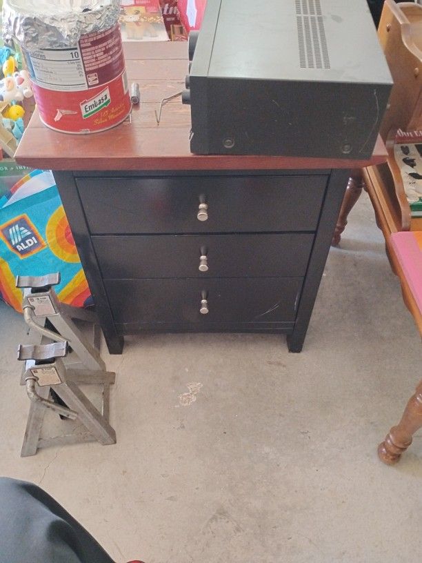 End table, night stand, small dresser 